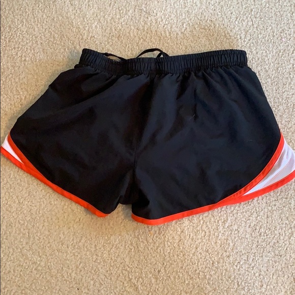 Under Armour running short - Picture 2 of 3